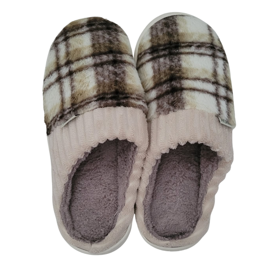 Pantoufles | Motifs à carreaux | Disponibles en trois choix de couleurs