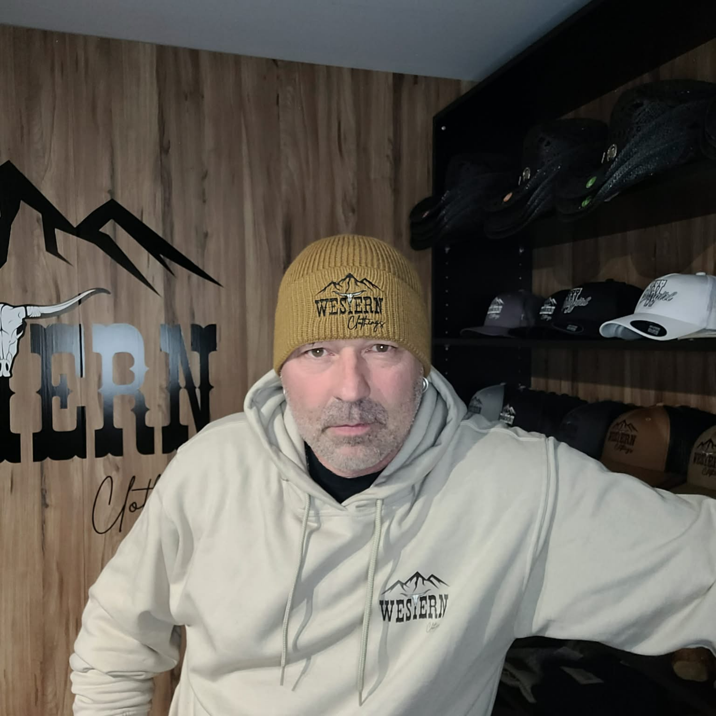 Tuque brodée avec rebord | Noire, grise ou caramel
