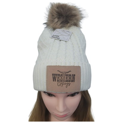 Tuque avec pompon et patch de cuir | Beige, caramel ou noir